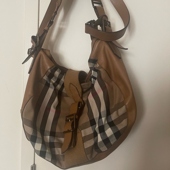 Authentic preloved Burberry cross body messenger bag - Picture 7 of 10